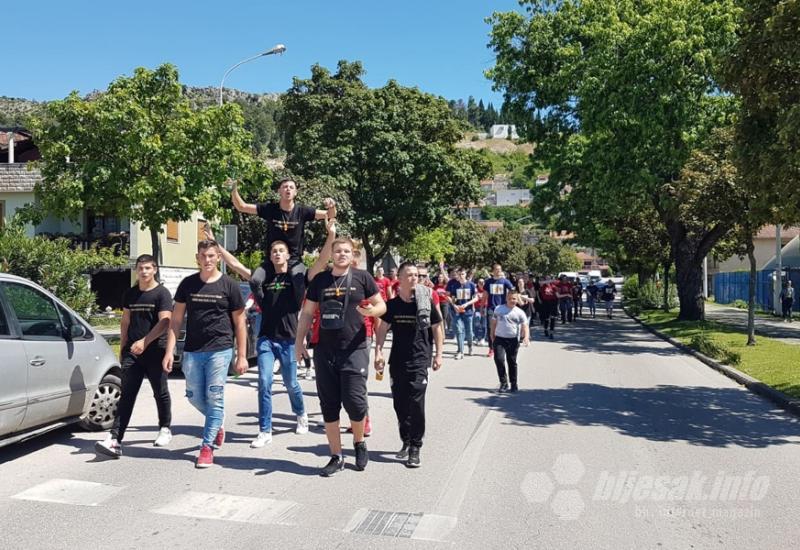 Norijada u Čapljini - Čapljina: Veseli maturanti na ulicama slave kraj srednjoškolskog obrazovanja